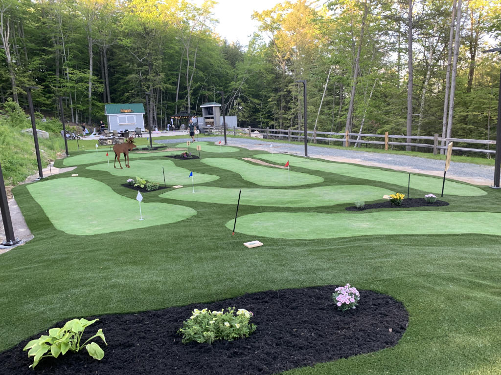 Use versitile settings for your Vancouver mini golf course.